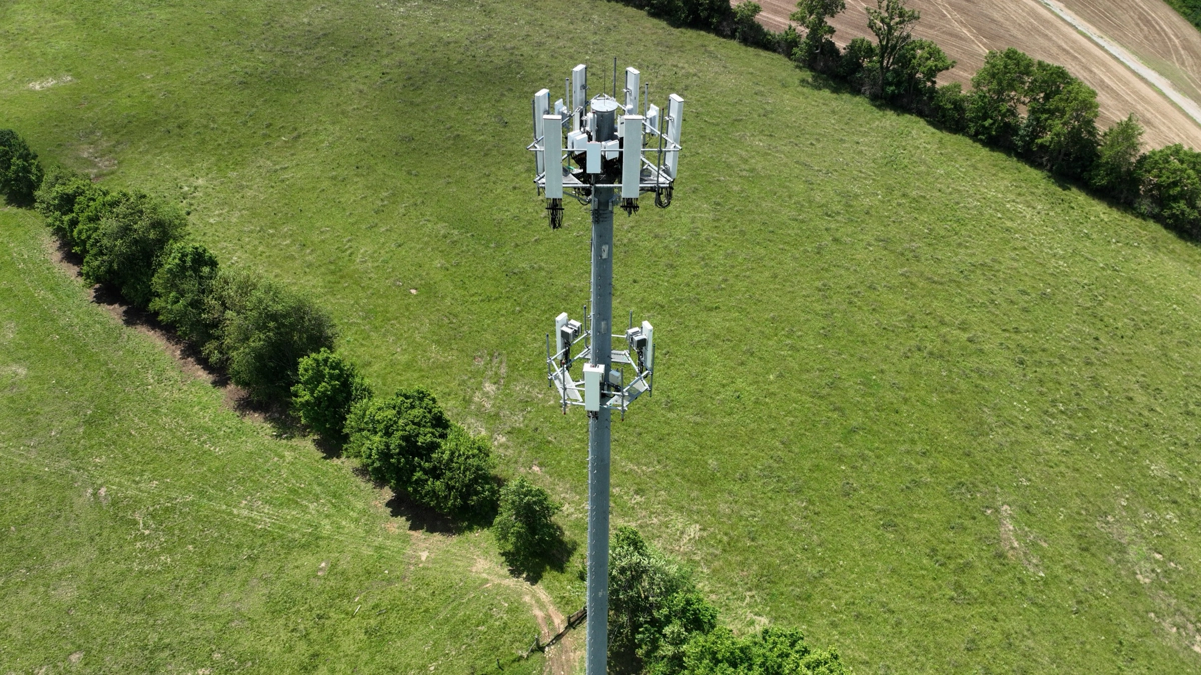 Cell Tower Digital Twin — Telecommunications asset reconstruction